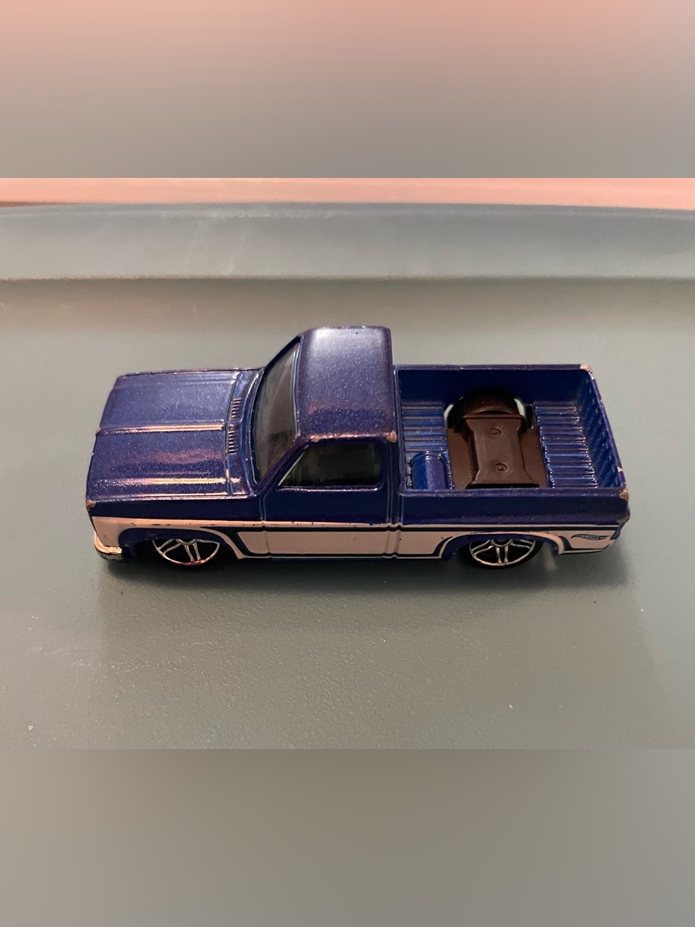 Loose 2007 Hot Wheels Diecast Hot Trucks - Blue & White '83 Chevy Silverado